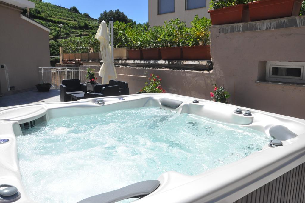 Hotel Residence Paradiso Moneglia Bagian luar foto