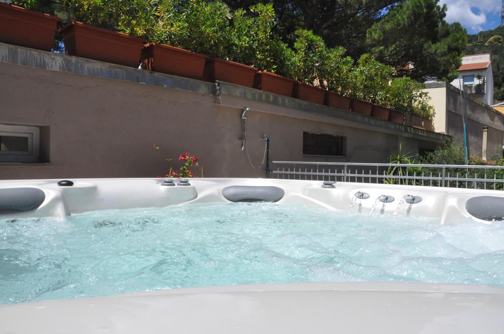 Hotel Residence Paradiso Moneglia Bagian luar foto
