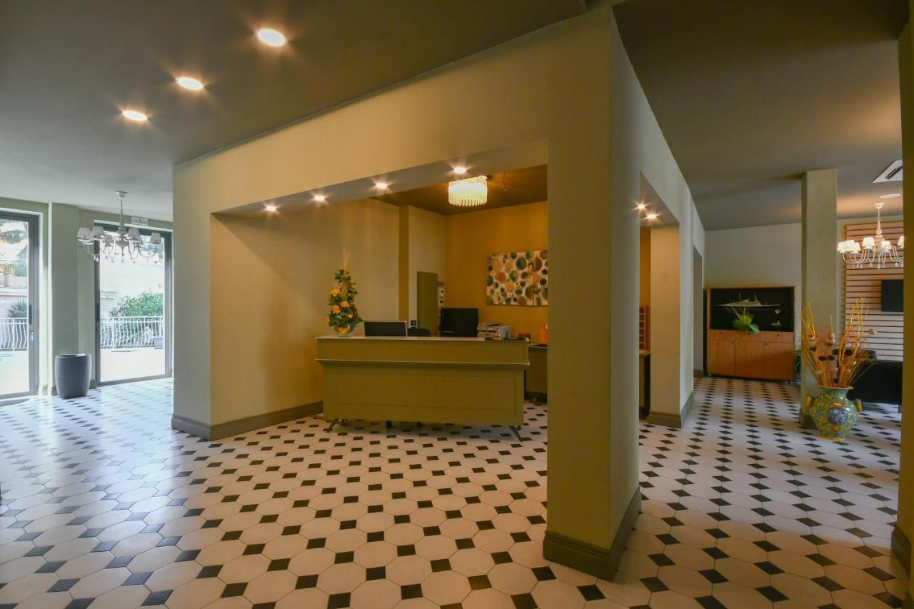 Hotel Residence Paradiso Moneglia Bagian luar foto